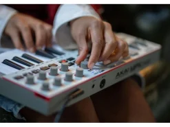 Akai Keyboard Controller MPK Mini IV Weiss