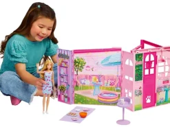 Barbie Barbie Wochenend-Haus mit Puppe, 30 cm, 4 Spielbereiche