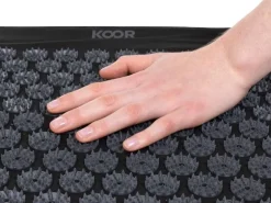 KOOR Akupressurmatte mit Kissen Schwarz