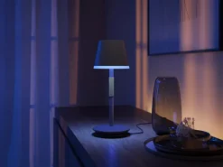 Philips Hue White & Col. Amb. Go Tragbare Tischleuchte schwarz 370 lm