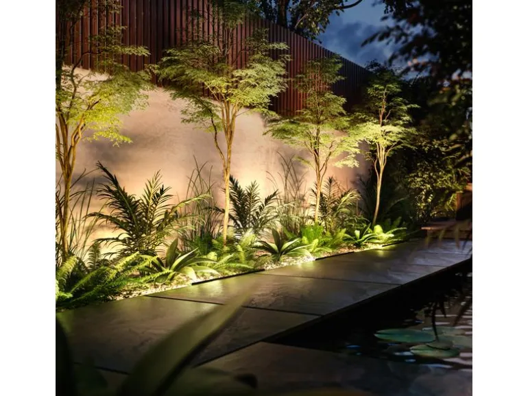 Philips Hue White & Color Ambiance Outdoor Amarant Schwarz Niedervolt
