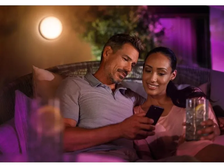 Philips Hue White & Color Ambiance Outdoor Daylo Wandleuchte Schwarz
