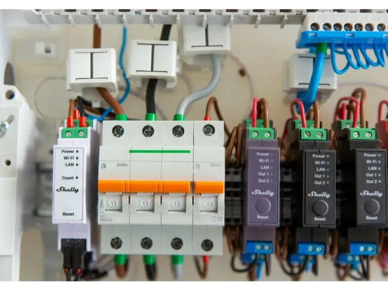Shelly Hutschiene · Pro 3EM 120A v2 · WLAN · LAN · BT