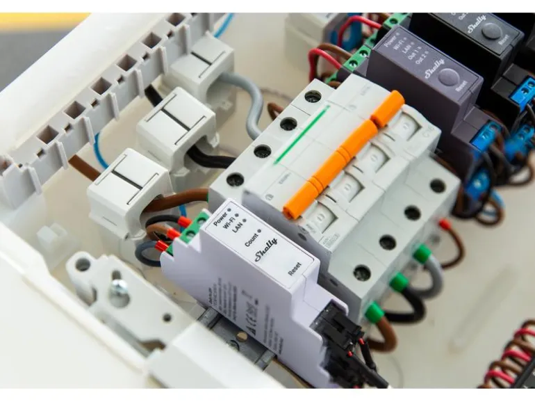 Shelly Hutschiene · Pro 3EM 120A v2 · WLAN · LAN · BT