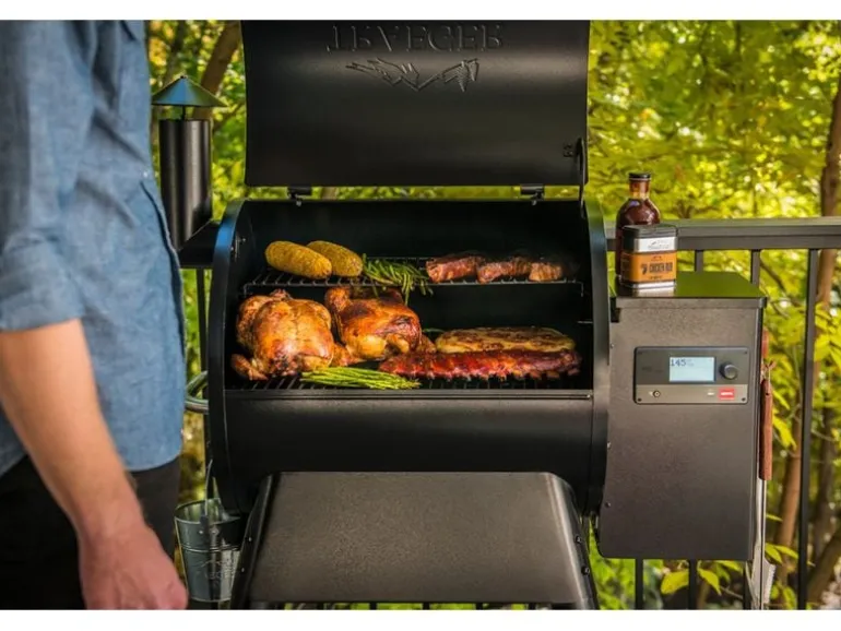 TRAEGER Holzkohlegrill Pro 575