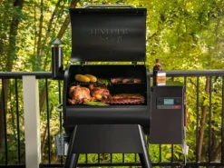 TRAEGER Holzkohlegrill Pro 575