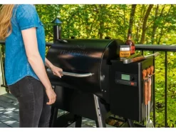 TRAEGER Holzkohlegrill Pro 575