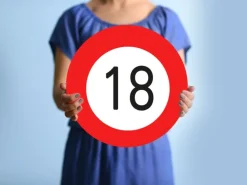 Trendcompany Verkehrsschild 18. Geburtstag 45 cm