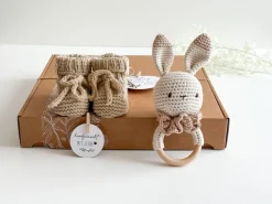 Welcomebabybox Baby-Geschenkset Leni Body & Rasselhase